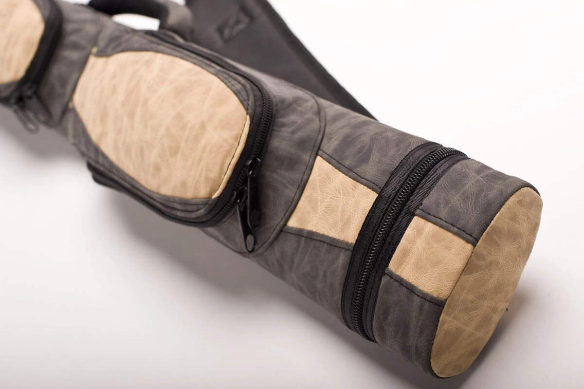 CUEL Billard-Köcher Suede Brown (2020) 2/2 Für Pool-Billard-Queues, Aus Kunst-Wildleder, Mit Schultergurt, Tragegriff Und Zwei Seitentaschen Für Billardzubehör 1 CUEL Billard-Köcher Suede Brown (2020) 2/2 Für Pool-Billard-Queues, Aus Kunst-Wildleder, Mit Schultergurt, Tragegriff Und Zwei Seitentaschen Für Billardzubehör