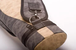 CUEL Billard-Köcher Suede Brown (2020) 2/2 Für Pool-Billard-Queues, Aus Kunst-Wildleder, Mit Schultergurt, Tragegriff Und Zwei Seitentaschen Für Billardzubehör 10 CUEL Billard-Köcher Suede Brown (2020) 2/2 Für Pool-Billard-Queues, Aus Kunst-Wildleder, Mit Schultergurt, Tragegriff Und Zwei Seitentaschen Für Billardzubehör -Billardladen case suede brown 2020 22 for pool billiard cues5