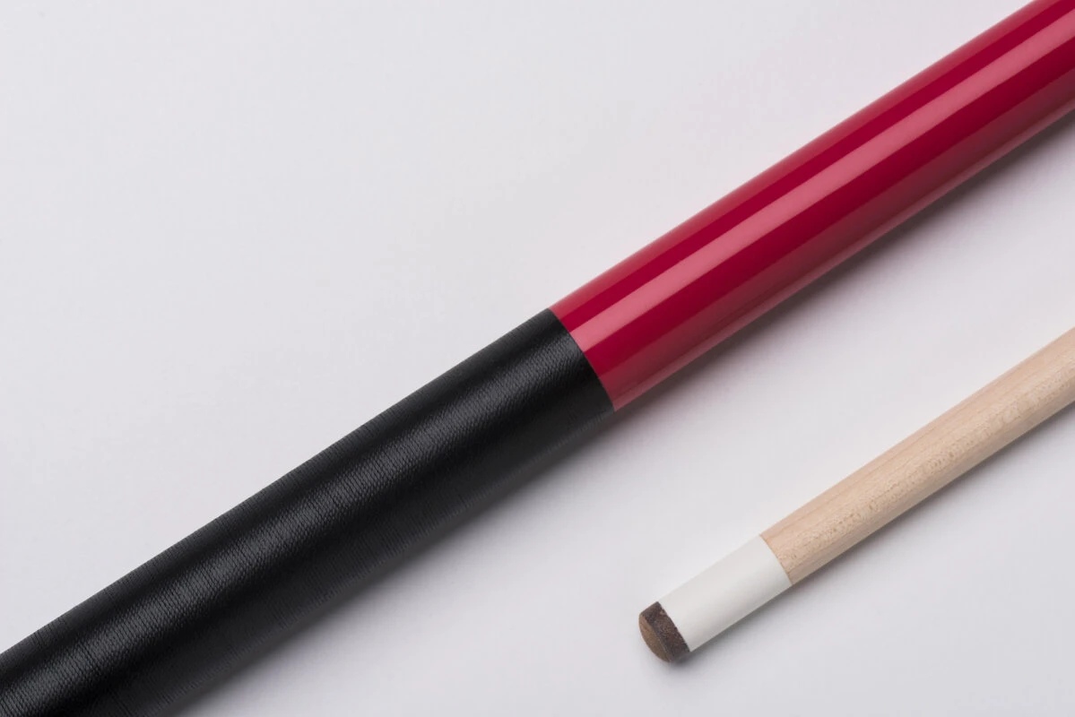 CUEL Code Red Billard-Queue Rot Für Poolbillard, 2-teilig, Mit Vollholz-Oberteil, Leinen-Griffband, 3/8x10-Gewinde 1 CUEL Code Red Billard-Queue Rot Für Poolbillard, 2-teilig, Mit Vollholz-Oberteil, Leinen-Griffband, 3/8x10-Gewinde