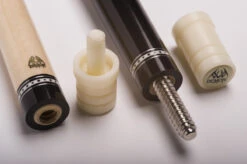 Demon DF1-003 Billard-Queue Für Poolbillard, 2-teilig, Mit Qualitäts-Klebeleder, Vollholz-Oberteil, Leinen-Griffband Inkl. Gewindeschoner -Billardladen demon df1 003 pool billard queue 2 teilig mit klebeleder4