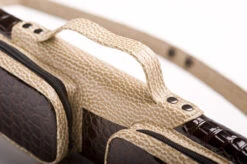 CUEL Billard-Köcher Alligator 2/2 Für Pool-Billard-Queues, Aus Kunstleder, Mit Schultergurt, Tragegriff Und Zwei Seitentaschen Für Billardzubehör 10 CUEL Billard-Köcher Alligator 2/2 Für Pool-Billard-Queues, Aus Kunstleder, Mit Schultergurt, Tragegriff Und Zwei Seitentaschen Für Billardzubehör -Billardladen koecher alligator fuer pool billard queues4