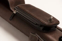 CUEL Billard-Köcher „Hustler Brown“ 2/4 Für Pool-Billard-Queues, Braun, Aus Feinem Kunstleder, Mit Drei Seitentaschen Für Billardzubehör -Billardladen koecher hustler brown 24 fuer pool billard queues5