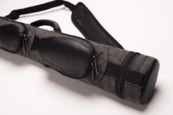 CUEL Billard-Köcher Suede Black 2/2 Für Pool-Billard-Queues, Aus Kunst-Wildleder, Mit Schultergurt, Tragegriff Und Zwei Seitentaschen Für Billardzubehör