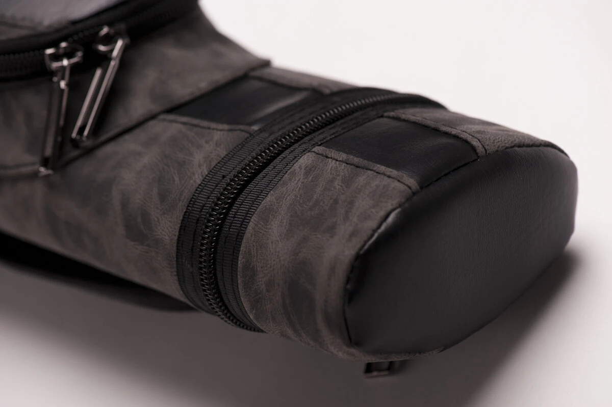 CUEL Billard-Köcher Suede Black 2/2 Für Pool-Billard-Queues, Aus Kunst-Wildleder, Mit Schultergurt, Tragegriff Und Zwei Seitentaschen Für Billardzubehör 3 CUEL Billard-Köcher Suede Black 2/2 Für Pool-Billard-Queues, Aus Kunst-Wildleder, Mit Schultergurt, Tragegriff Und Zwei Seitentaschen Für Billardzubehör – Bild 3