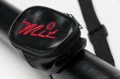 MIT Billard-Köcher Schwarz Rund Für Pool-Billard-Queues, Mit 1/1-Teilung, Aus Kunstleder, Mit Schultergurt Und Praktischer Seitentasche Für Billardzubehör 5 MIT Billard-Köcher Schwarz Rund Für Pool-Billard-Queues, Mit 1/1-Teilung, Aus Kunstleder, Mit Schultergurt Und Praktischer Seitentasche Für Billardzubehör -Billardladen mit koecher schwarz rund3