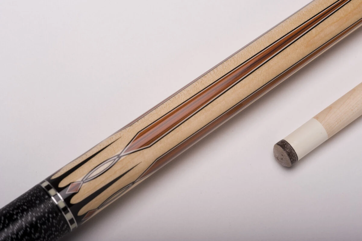 MIT MF1-018 Pool-Billard-Queue, 2-teilig, Mit Klebeleder, Vollholz-Oberteil, Leinen-Griffband, Inkl. Gewindeschoner 1 MIT MF1-018 Pool-Billard-Queue, 2-teilig, Mit Klebeleder, Vollholz-Oberteil, Leinen-Griffband, Inkl. Gewindeschoner