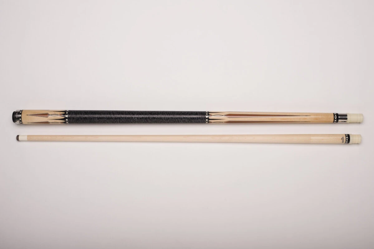 MIT MF1-018 Pool-Billard-Queue, 2-teilig, Mit Klebeleder, Vollholz-Oberteil, Leinen-Griffband, Inkl. Gewindeschoner 3 MIT MF1-018 Pool-Billard-Queue, 2-teilig, Mit Klebeleder, Vollholz-Oberteil, Leinen-Griffband, Inkl. Gewindeschoner – Bild 3