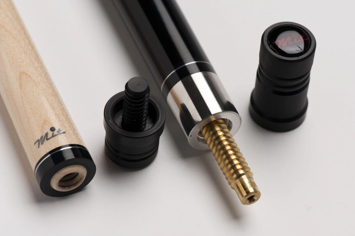 MIT MF2-001 Pool-Billard-Queue, 2-teilig, Mit Klebeleder, Vollholz-Oberteil, Leinen-Griffband, Inkl. Gewindeschoner 2 MIT MF2-001 Pool-Billard-Queue, 2-teilig, Mit Klebeleder, Vollholz-Oberteil, Leinen-Griffband, Inkl. Gewindeschoner – Bild 2