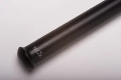 MIT MJ1-002 „Fatal Leap“ Jump-Queue, 2-teilig, Schwarz, G10-Spitze, Gewindeschoner -Billardladen mit mj1 002 fatal leap jump queue 2 teilig schwarz g10 spitze gewindeschoner4