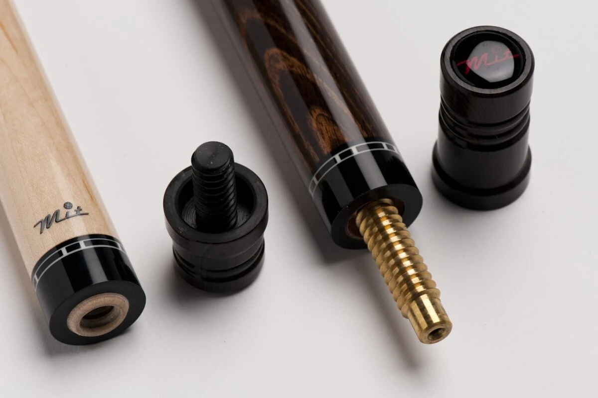 MIT MW2-003 Pool-Billard-Queue, 2-teilig, Mit Klebeleder, Vollholz-Oberteil, Leinen-Griffband Inkl. Gewindeschoner 2 MIT MW2-003 Pool-Billard-Queue, 2-teilig, Mit Klebeleder, Vollholz-Oberteil, Leinen-Griffband Inkl. Gewindeschoner – Bild 2