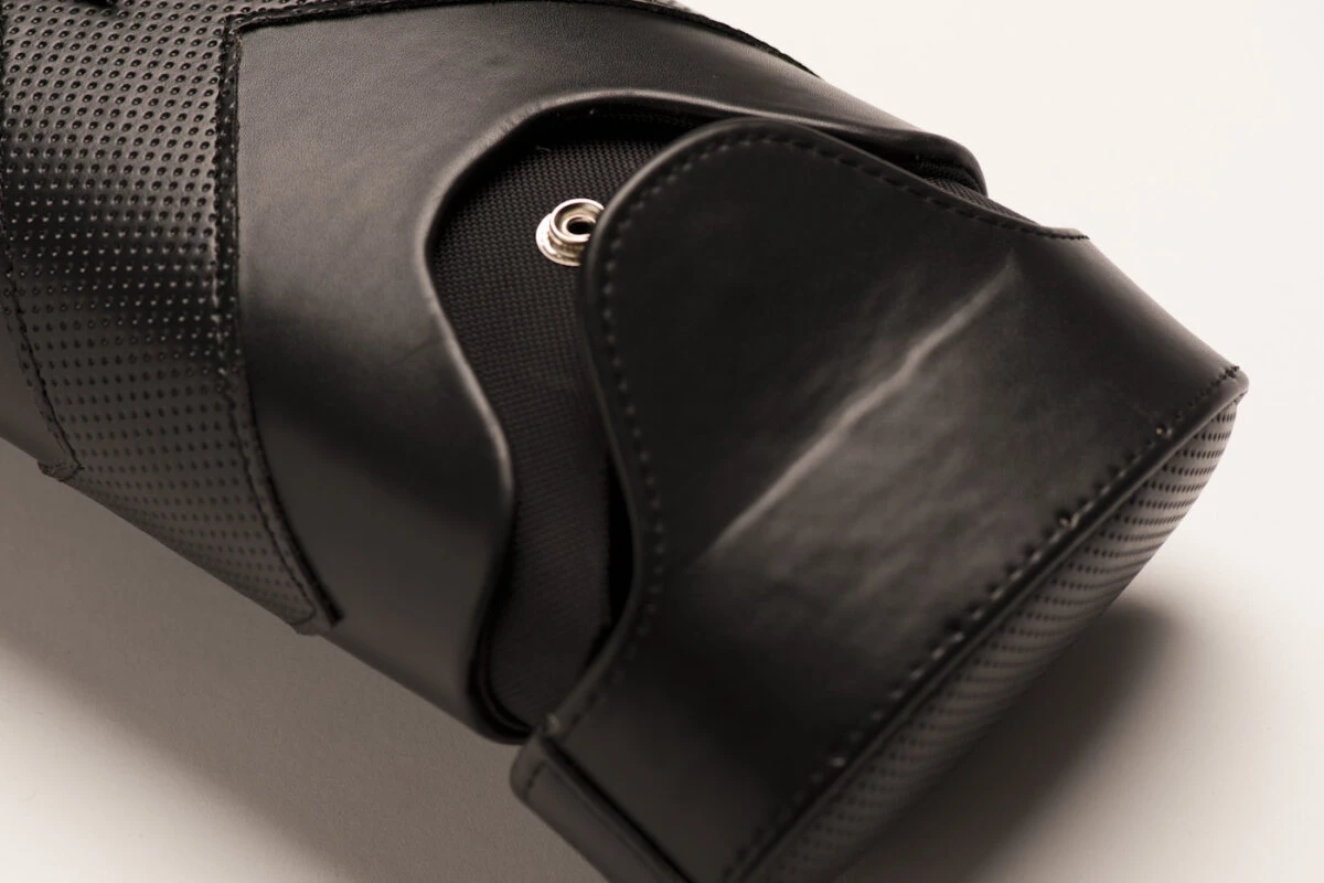 QK-S Billard-Köcher Samurai 2/4 Für Pool-Billard-Queues, Aus Vinyl Und Nylon, Mit Schultergurt, Tragegriff Und Seitentaschen Für Billardzubehör 4 QK-S Billard-Köcher Samurai 2/4 Für Pool-Billard-Queues, Aus Vinyl Und Nylon, Mit Schultergurt, Tragegriff Und Seitentaschen Für Billardzubehör – Bild 4