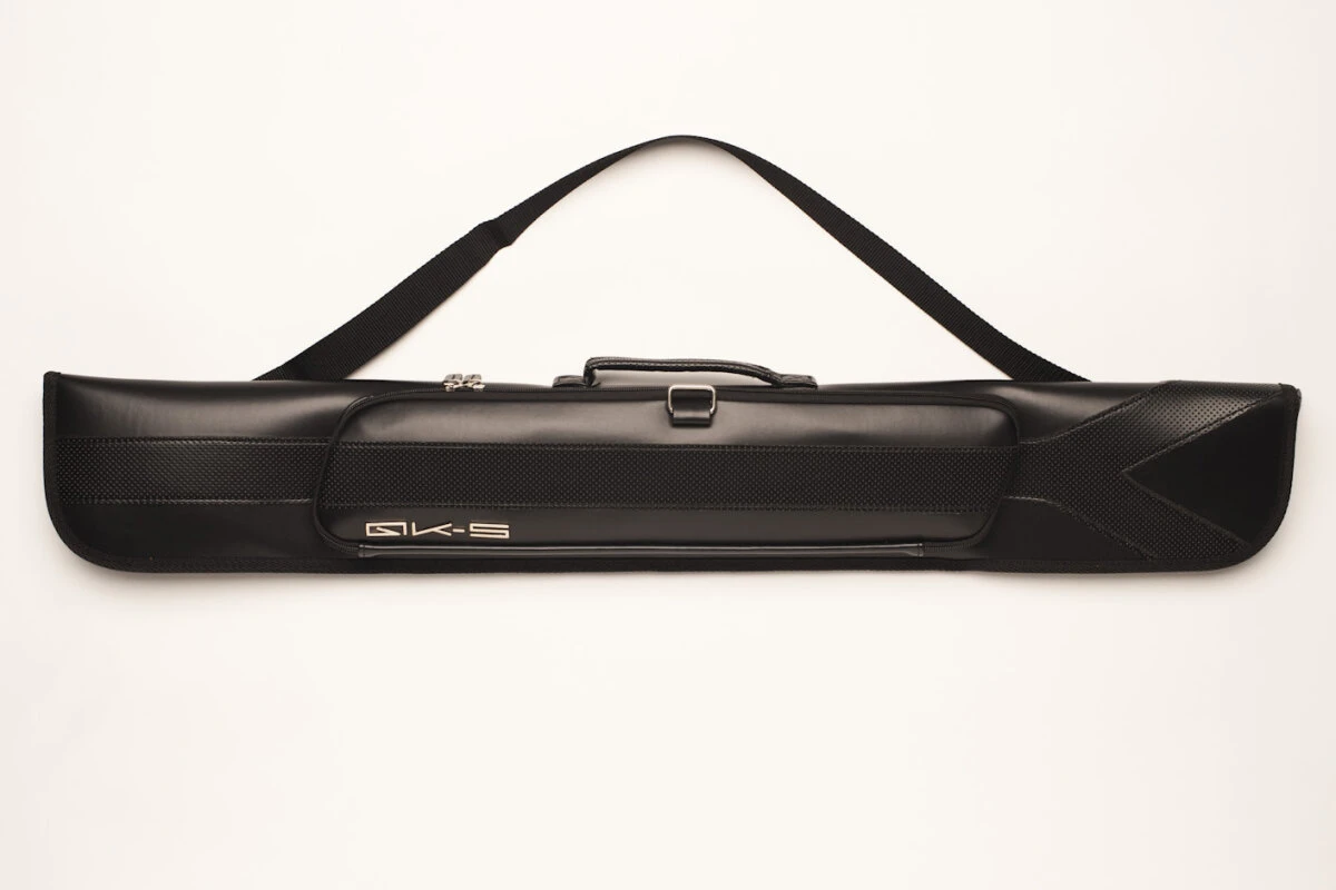 QK-S Billard-Tasche Archer 1/1 Für Pool-Billard-Queues, Aus Vinyl Und Nylon, Mit Schultergurt, Tragegriff Und Seitentasche Für Billardzubehör 2 QK-S Billard-Tasche Archer 1/1 Für Pool-Billard-Queues, Aus Vinyl Und Nylon, Mit Schultergurt, Tragegriff Und Seitentasche Für Billardzubehör – Bild 2